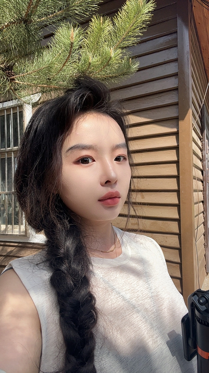 急性子 出门忘记贴睫毛了🙃 ​​​