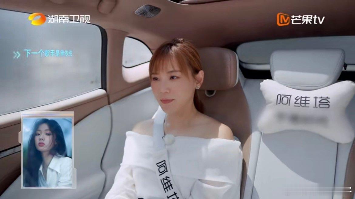 李佳薇[超话]李佳薇模仿单依纯唱腔 湖南卫视舞台上，李佳薇不仅直言“单依纯的声音