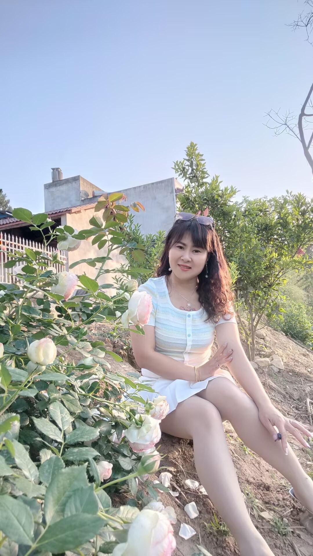 群山里的少妇，绕着山路十八弯来
