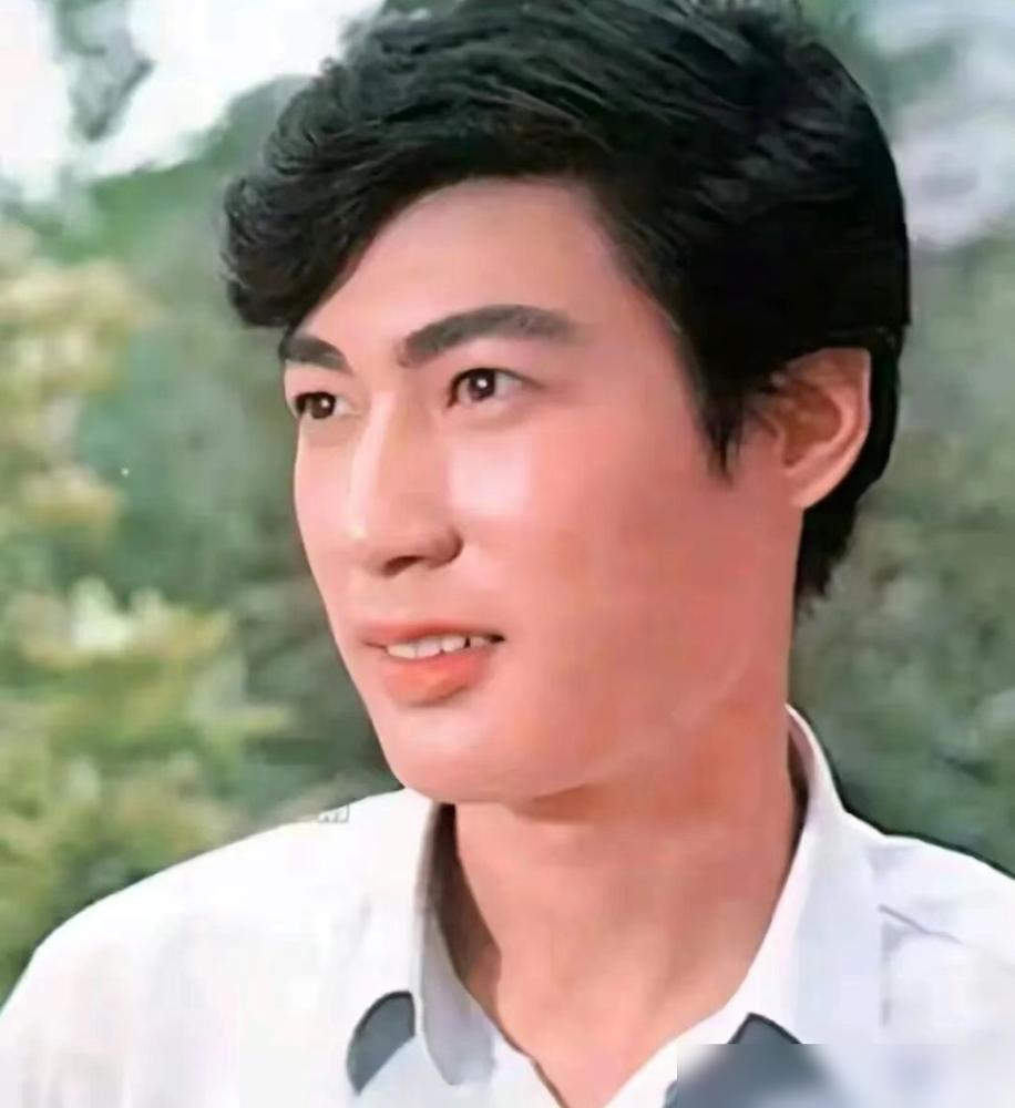 别再翻黄历怀念“南唐北马”了。如果你还觉得马晓伟只是个帅了一辈子的“奶油小生”，