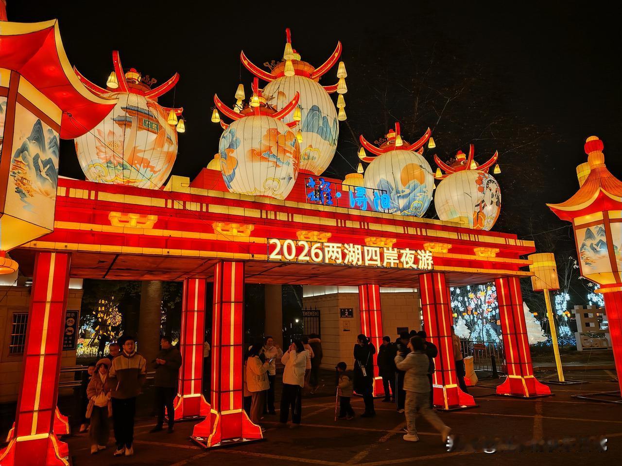 新年爱好打卡新的一年两湖四岸夜游“新年爱好打卡”