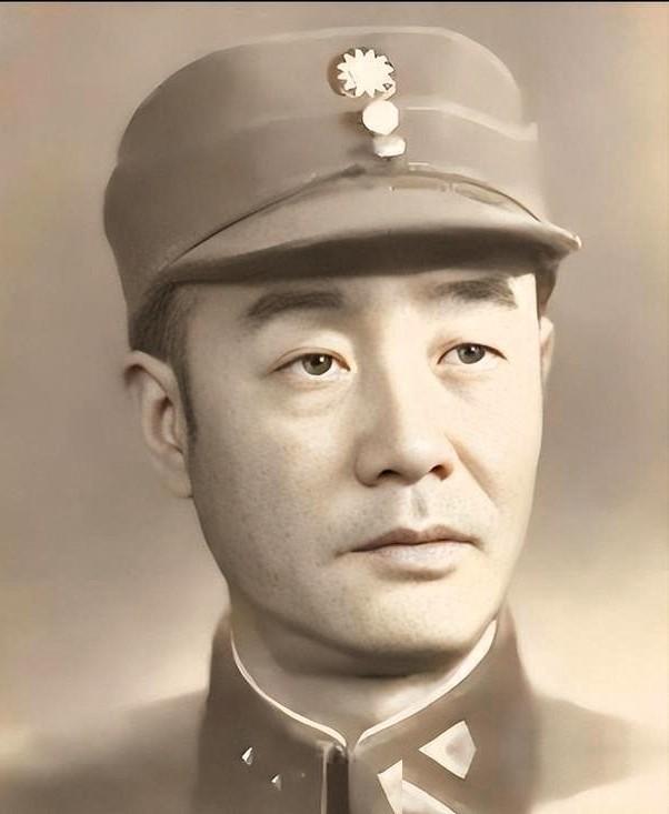 1945年，武冈城外，150个日军士兵，每人身上绑着炸药，排成队，往城墙走。
