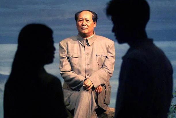 《贺新郎·别友》挥手从兹去。更那堪凄然相向，苦情重诉。眼角眉梢都似恨，热泪欲零还