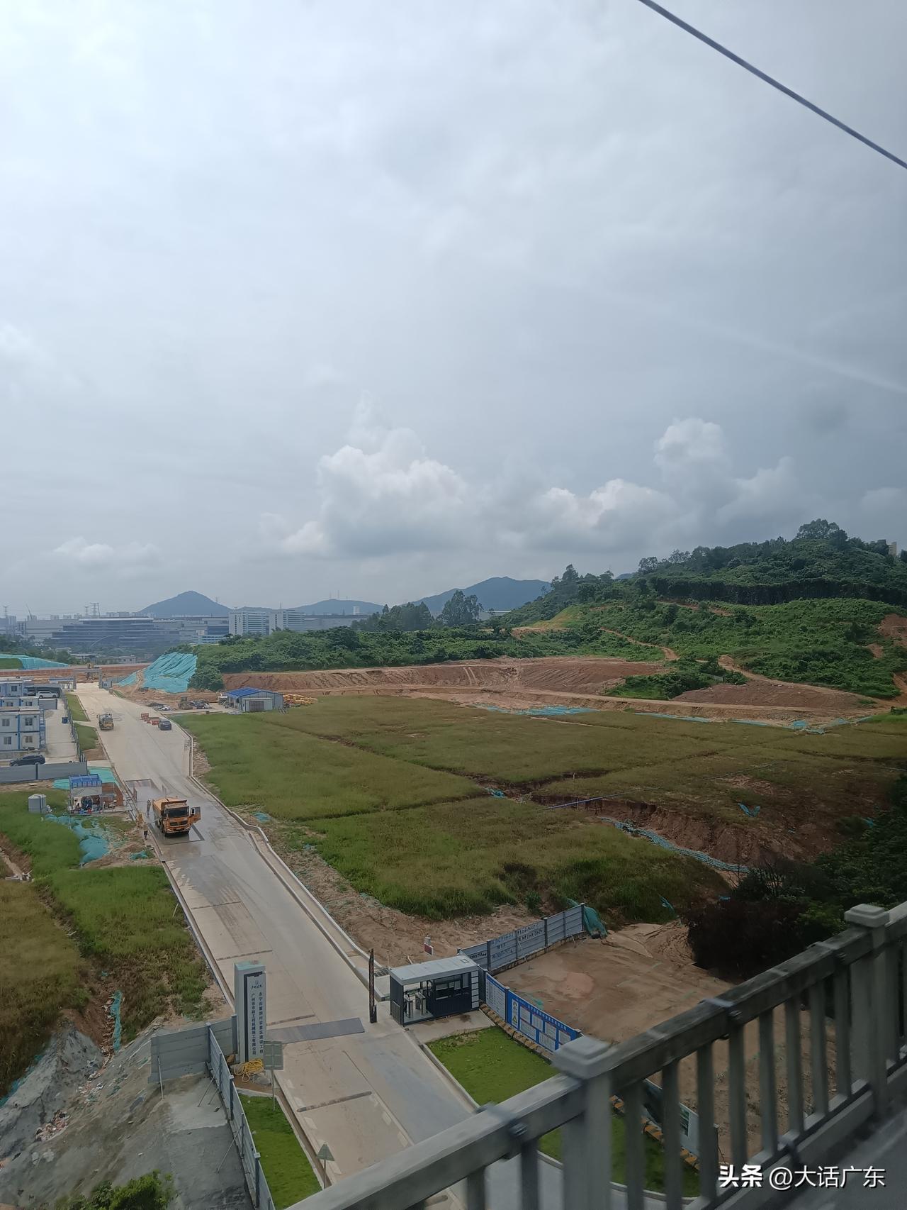 广州对知识城的投入力度着实不小。知识城作为广州东部一处新开发的片区，至今已走过十