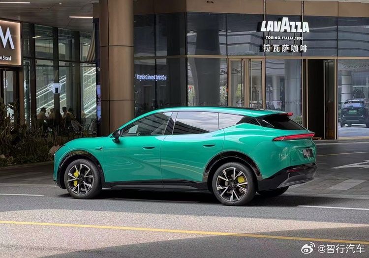 有网友爆出了小鹏MONA下一款SUV：L05的路透图看起来新车应该快和大家见面了