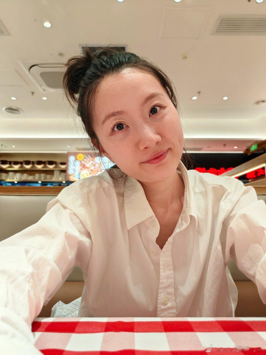 连续两天早班机都是一上飞机人就晕过去了趁现在还清醒赶紧吃顿饭你们都吃什么呀马er
