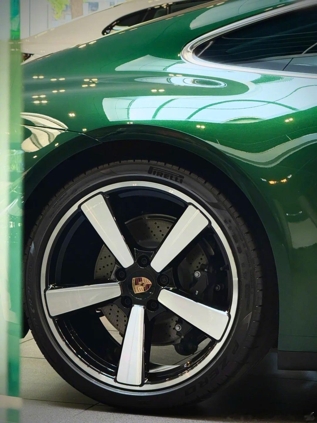 闪闪亮亮小绿蛙，保时捷 911 Carrera