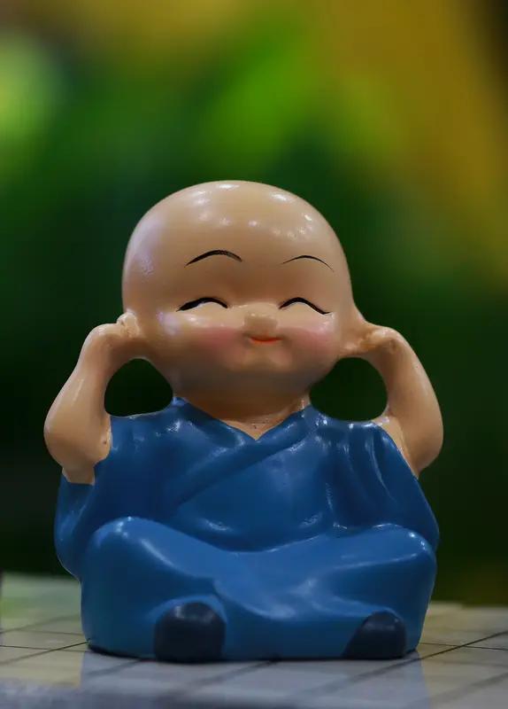 幸福和什么最有关系？我觉得和知足、心态、健康、身边人以及不比较都紧密相连。
知足