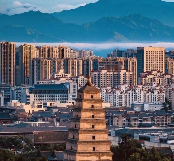 《2025中国100强城市排行榜，看看你家乡的城市排名第几位》该榜单以上年度GD