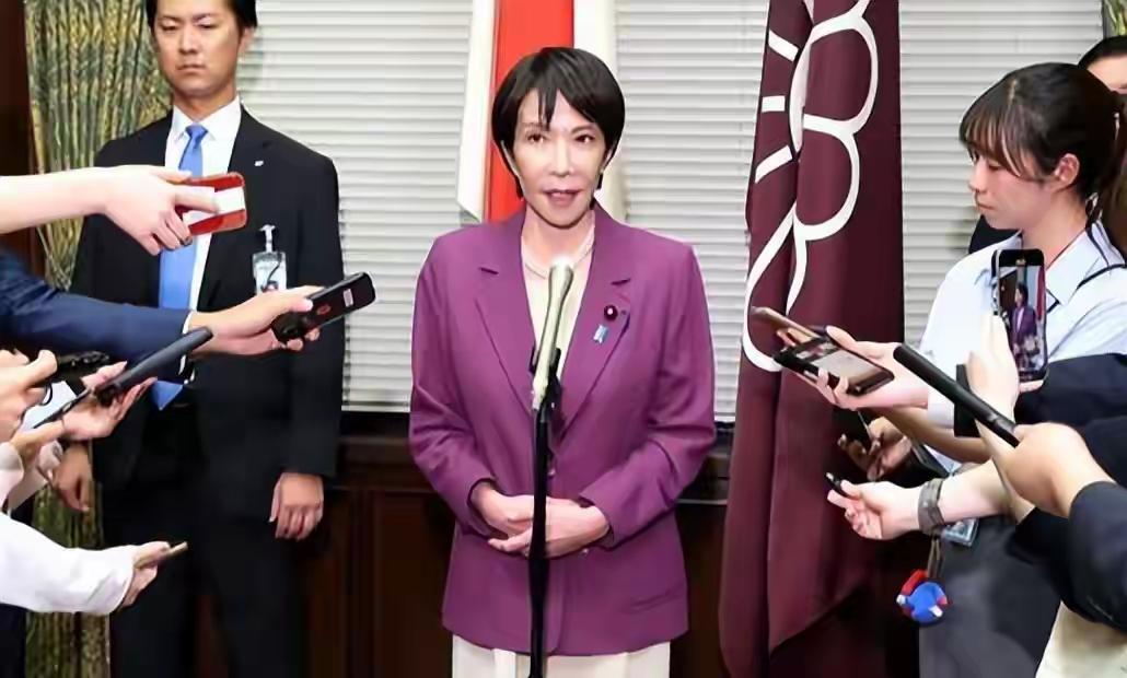 有人认为对日外交要温文尔雅。但对超市草苗这帮混蛋，就该重拳出击，骂她个狗血淋头，