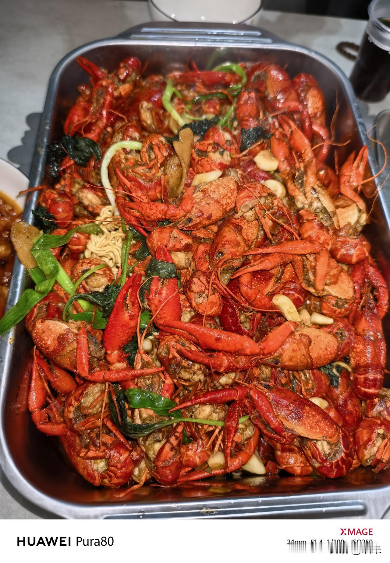 再也不想吃小龙虾了…
作为最爱吃小龙虾的我，
为啥突然不想吃小龙虾了呢？
那真是