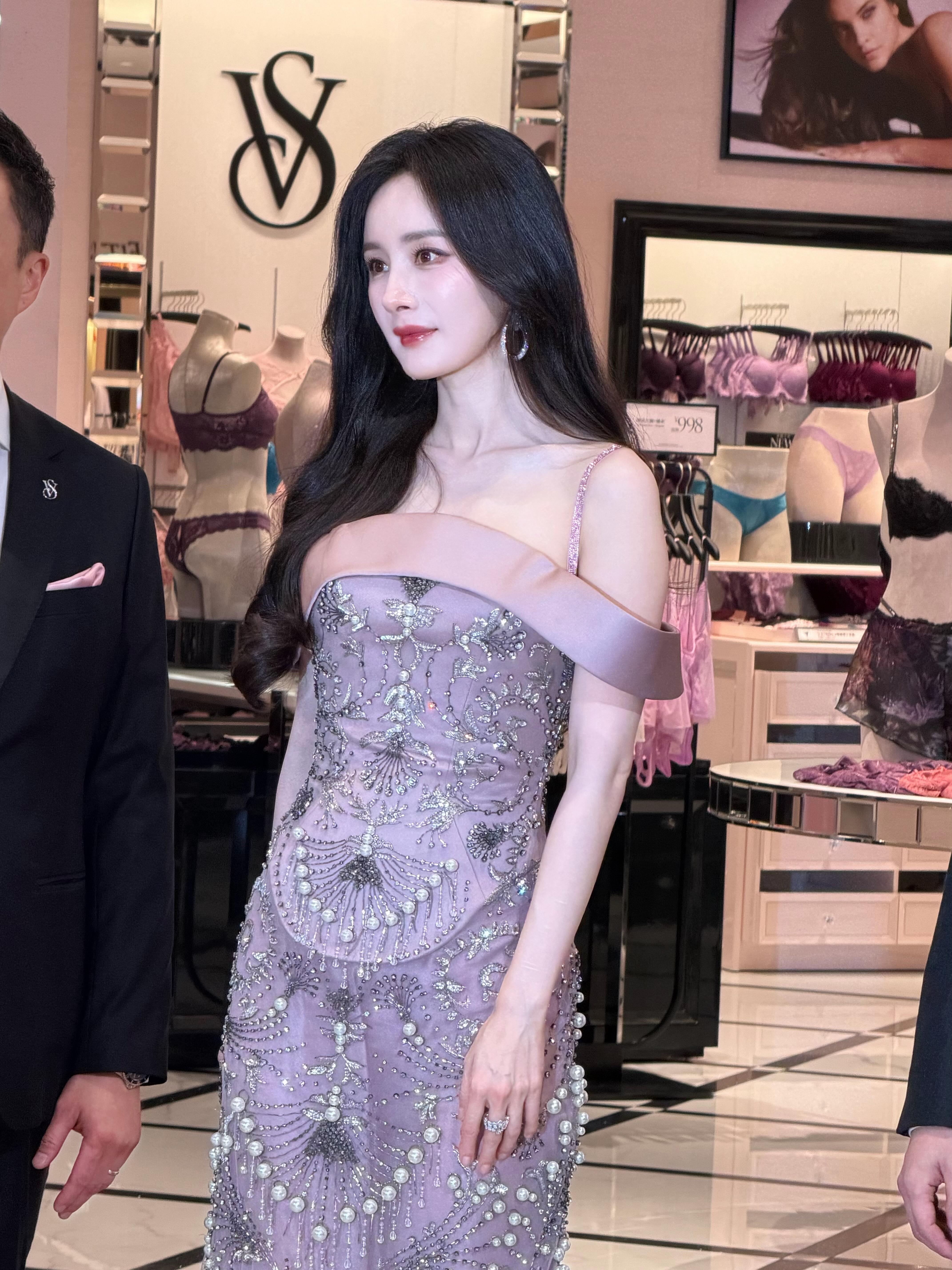杨幂生图 这才是女明星该有脸蛋身材气质！杨幂杨幂美得有点超过了杨幂美成这样是什么
