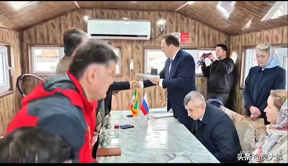 俄罗斯紧急情况部国际活动司司长德米特里·梅尔尼科夫表示，俄紧急情况部代表已向伊朗