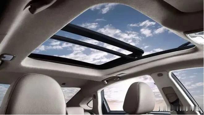 汽车“有天窗”和“没天窗”，对开车影响有多大？内行人的话揭开真相：
天窗，这个看