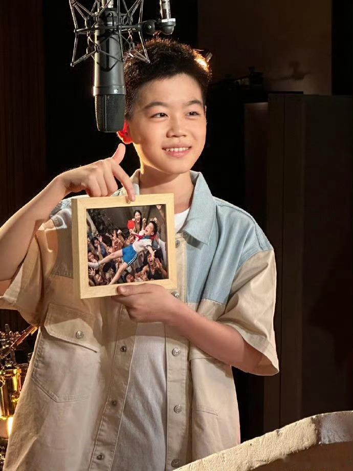 韩昊霖应援骄阳似我梦回小范闲韩昊霖新剧应援，那感觉就像小范闲穿越而来，少年感爆棚