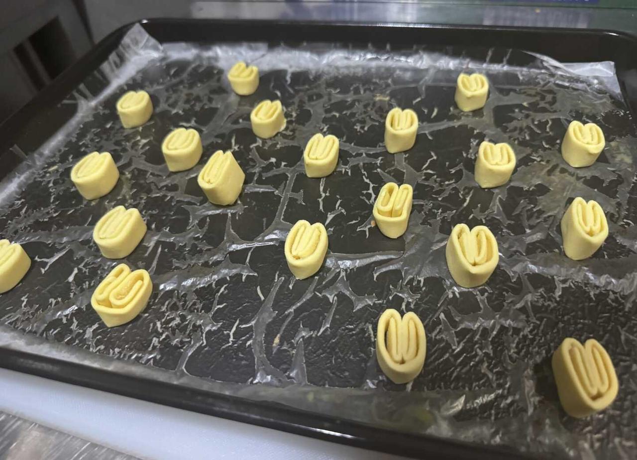 烤了一些迷你蝴蝶酥請到店的客人品嘗
小饼干 广州咖啡店 广州江南西 法甜 咖啡店
