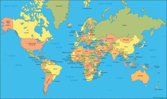 美国人用的世界地图是这样的，美国在西边，日本在东边，很多美国人相信地球是平的，所