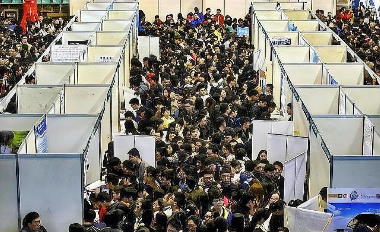 专科女孩高考选什么专业工作更稳定？

1、口腔医学。口腔医学就是做牙科医生的女生