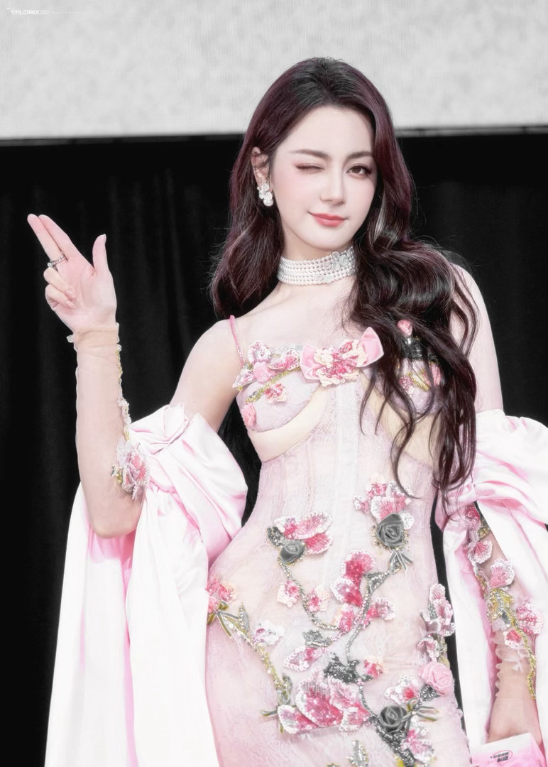 我的玫瑰公主🩷💝迪丽热巴说不会在意被说晒黑长胖变壮 ​​​