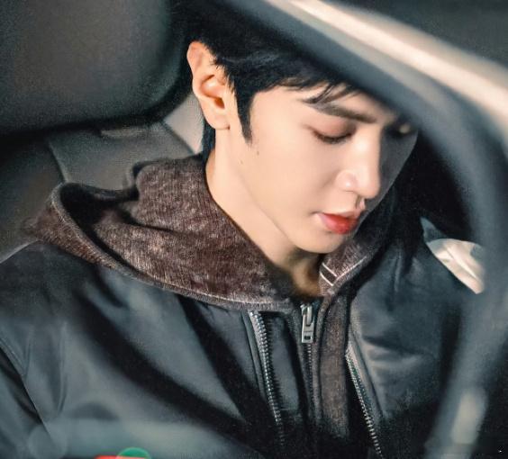 陈哲远大侦探录制忙到凌晨五点下班 心疼哭！陈哲远录大侦探 11 季从昨天下午 5