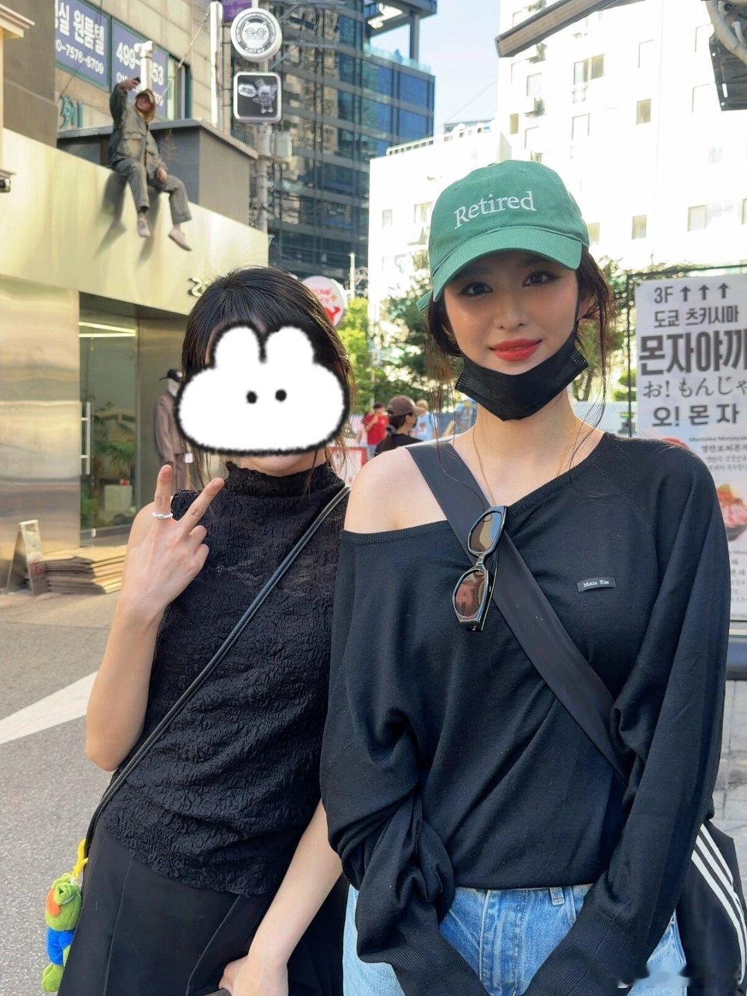 王楚然给自己化的烈焰红唇妆王楚然给自己化的妆    小船船对自己美丽的脸干了什么