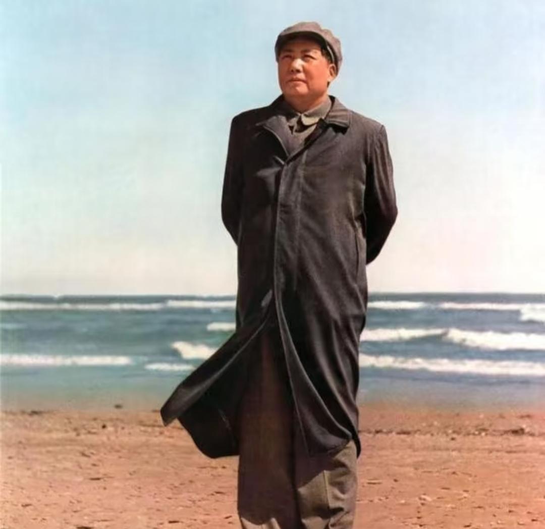 毛主席说:世界是你们的，也是我们的，但是归根结底啊，是你们的。你们青年人朝气蓬勃