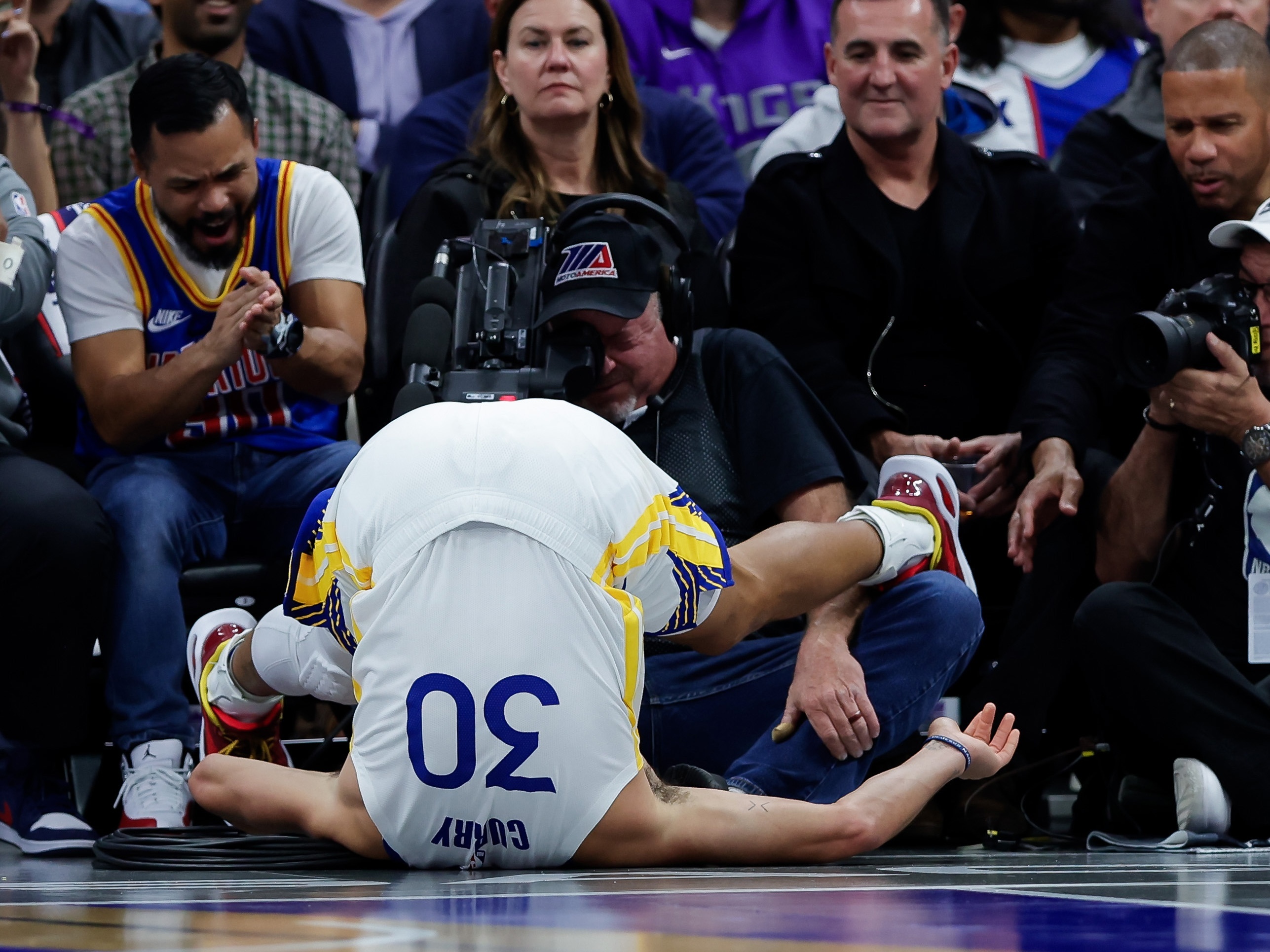 杜兰特本赛季球权使用率26.4%，生涯最低；