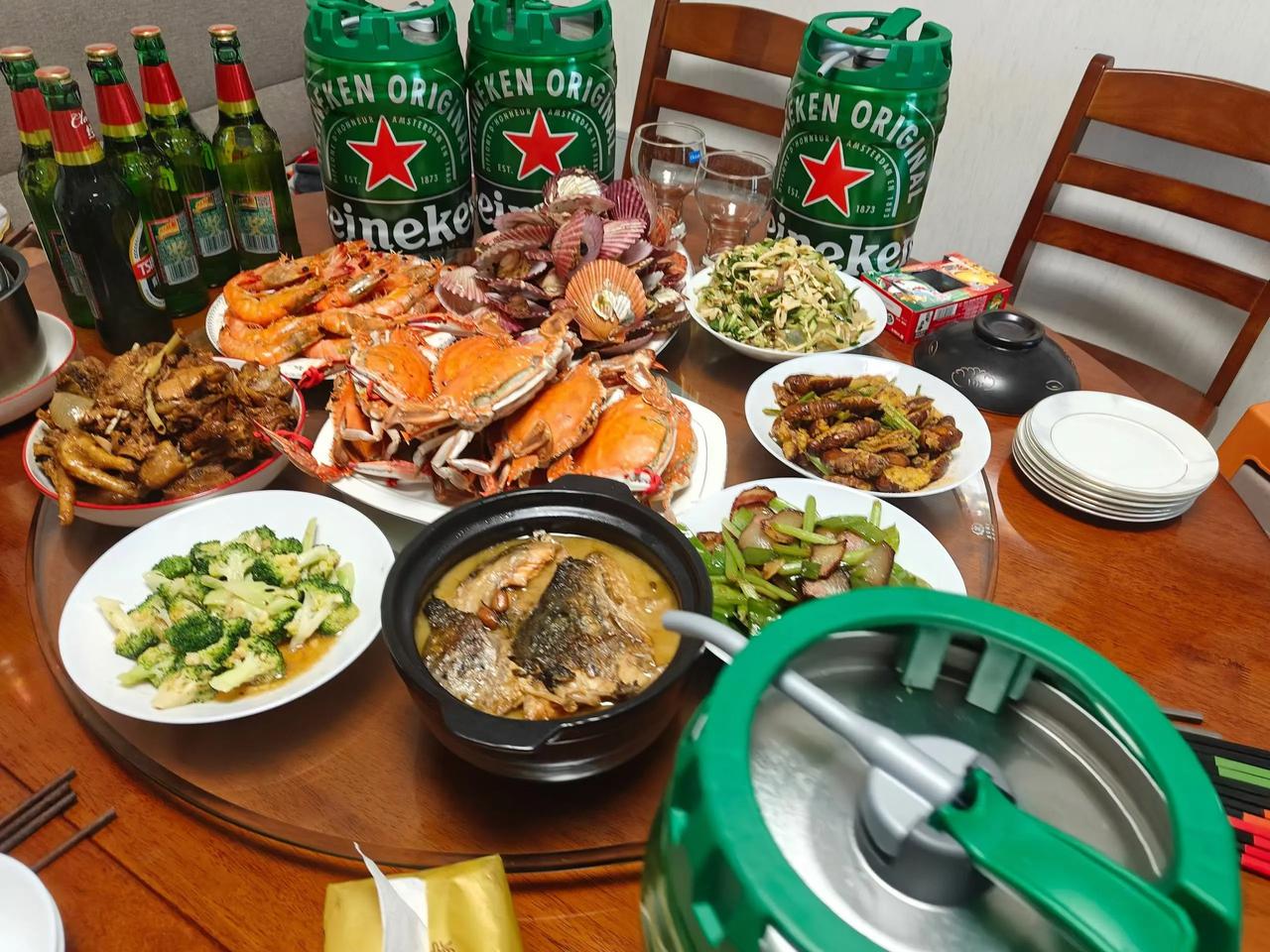 虽然说离开东北还不到两个月，却恍如走了好久了，这样的菜，这样的酒 ，也是有日子没