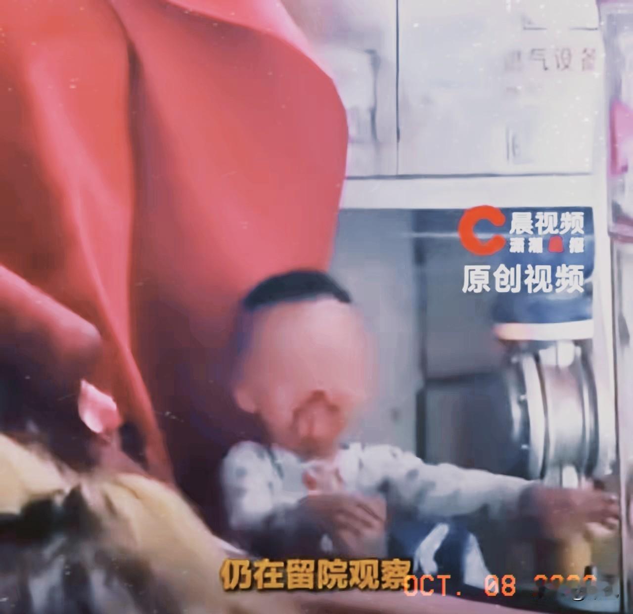 3岁男童从10楼坠下被水果店雨棚接住，店主：换雨棚980元，男孩父亲转来1000