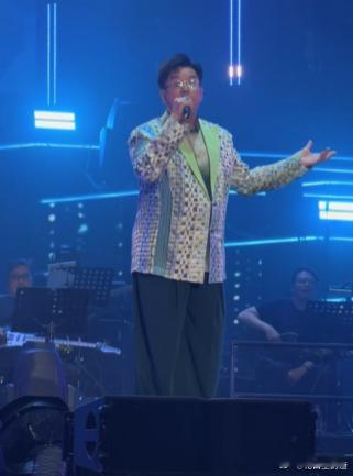 谭咏麟在天津也当上逗哏了 谭咏麟天津演唱会上演“音乐相声”，校长妙语连珠，场场爆