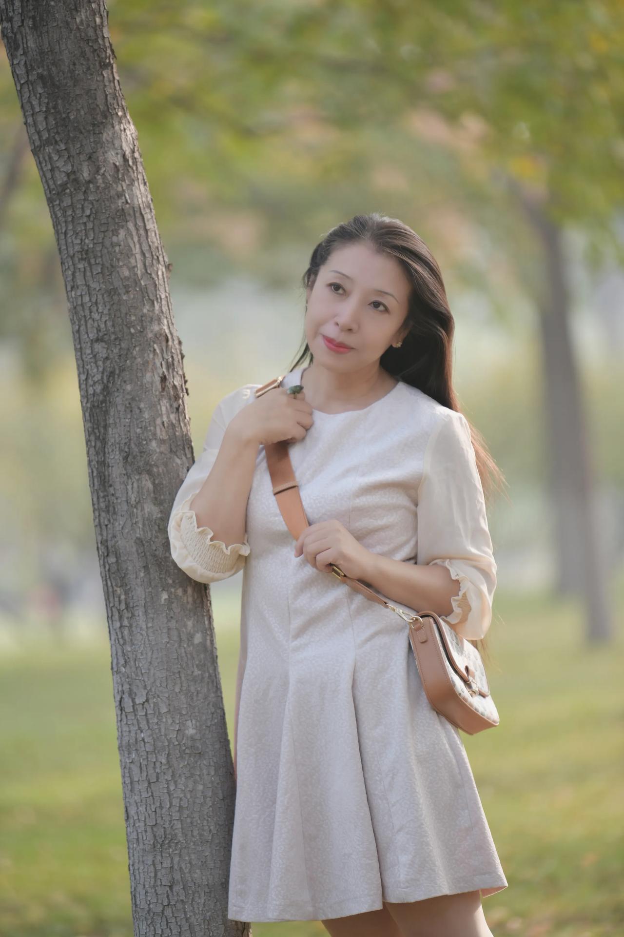 金秋时节，开心快乐每一天，拍摄于赵苑公园，#秋写真# #公园里邂逅之美# #秋冬