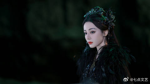 迪丽热巴下手没轻没重的这段戏真的太有画面感，贺思慕动手毫不含糊，下手没轻没重的，