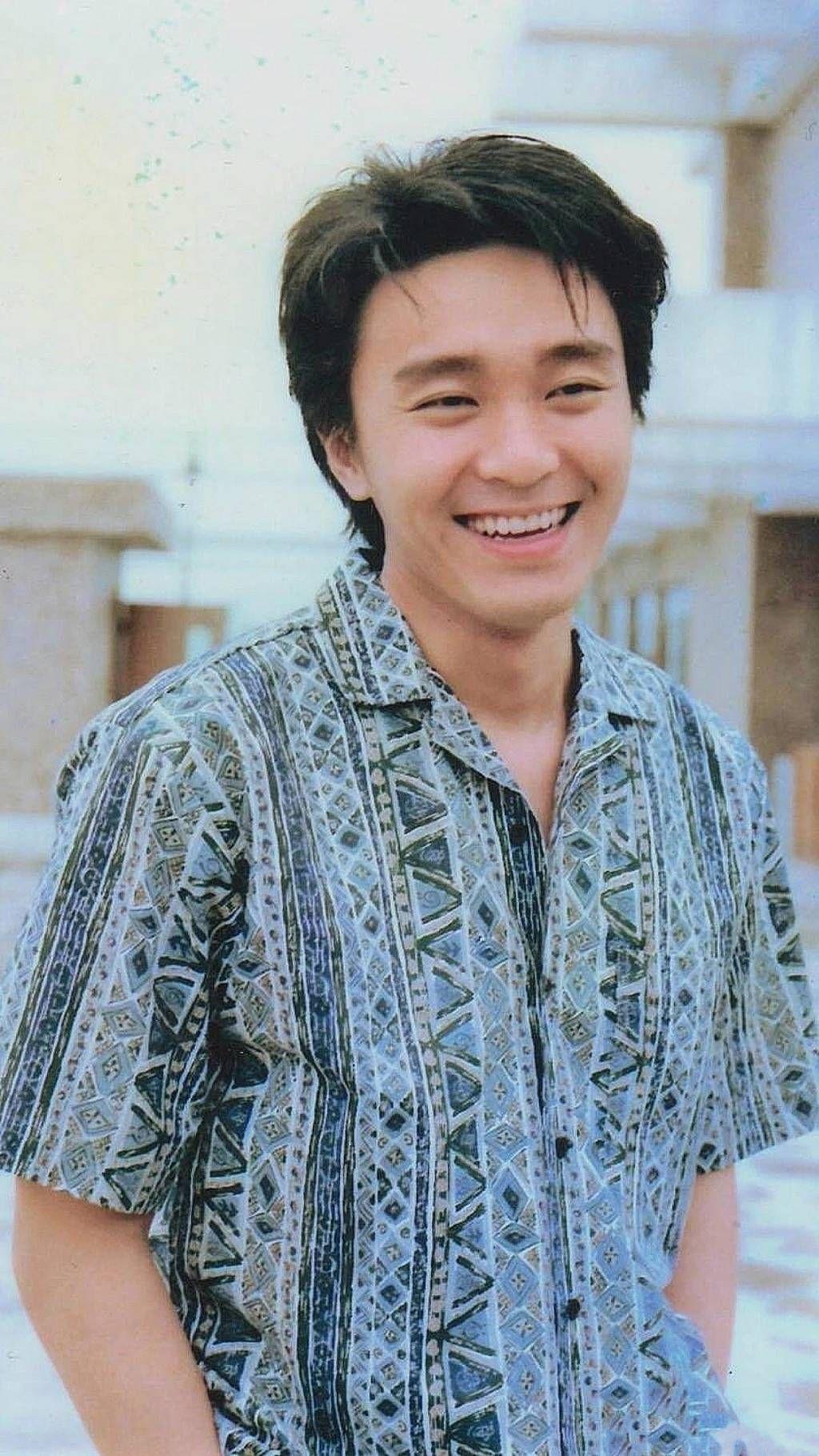 在小女儿的提议下，我们父女三人去小区旁边的电影院看了《功夫女足》！
这是大导演周