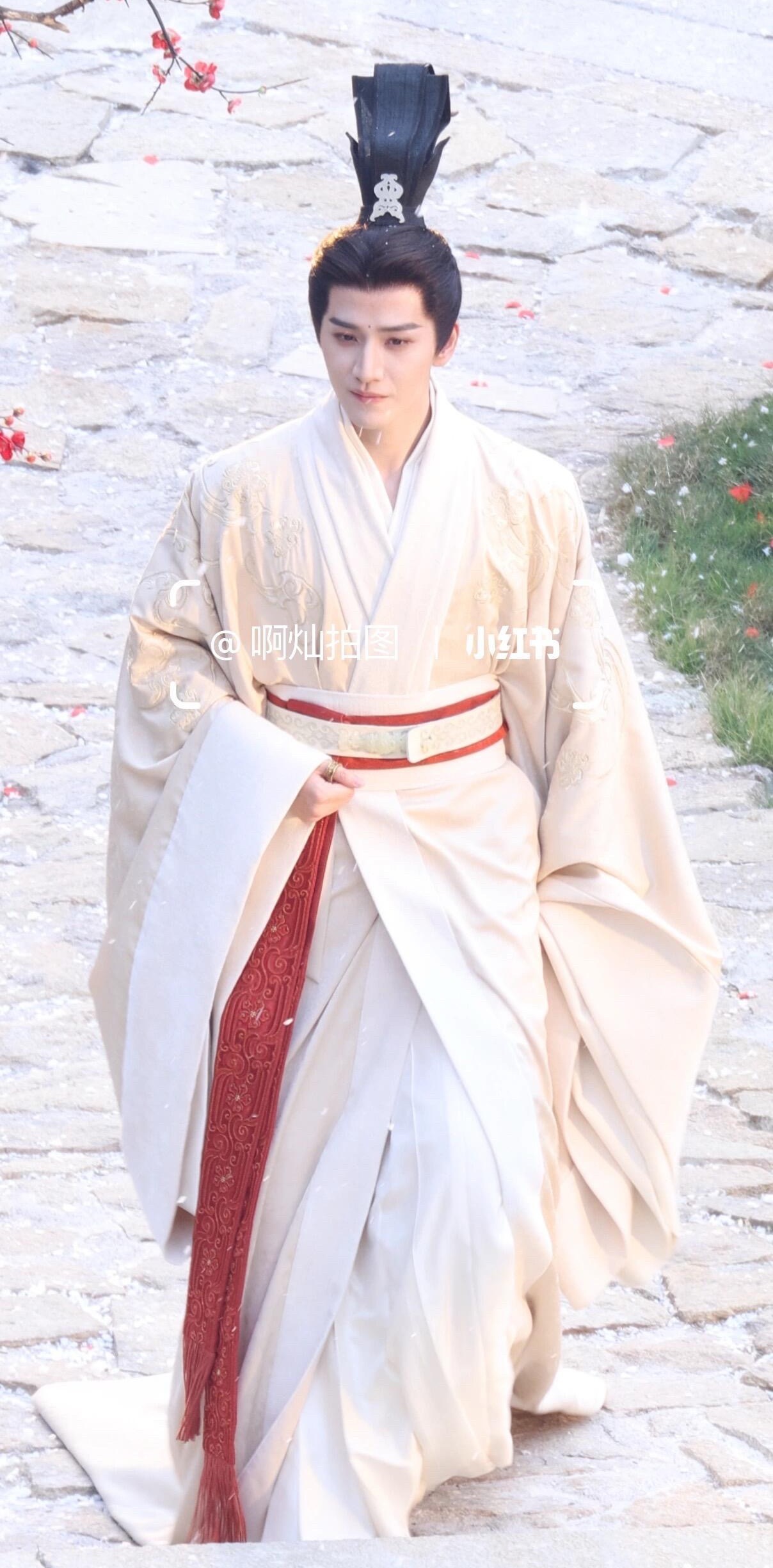 刺棠这太子眉间还长了一颗痣啊，所以是女主心里的朱砂痣？ ​​​