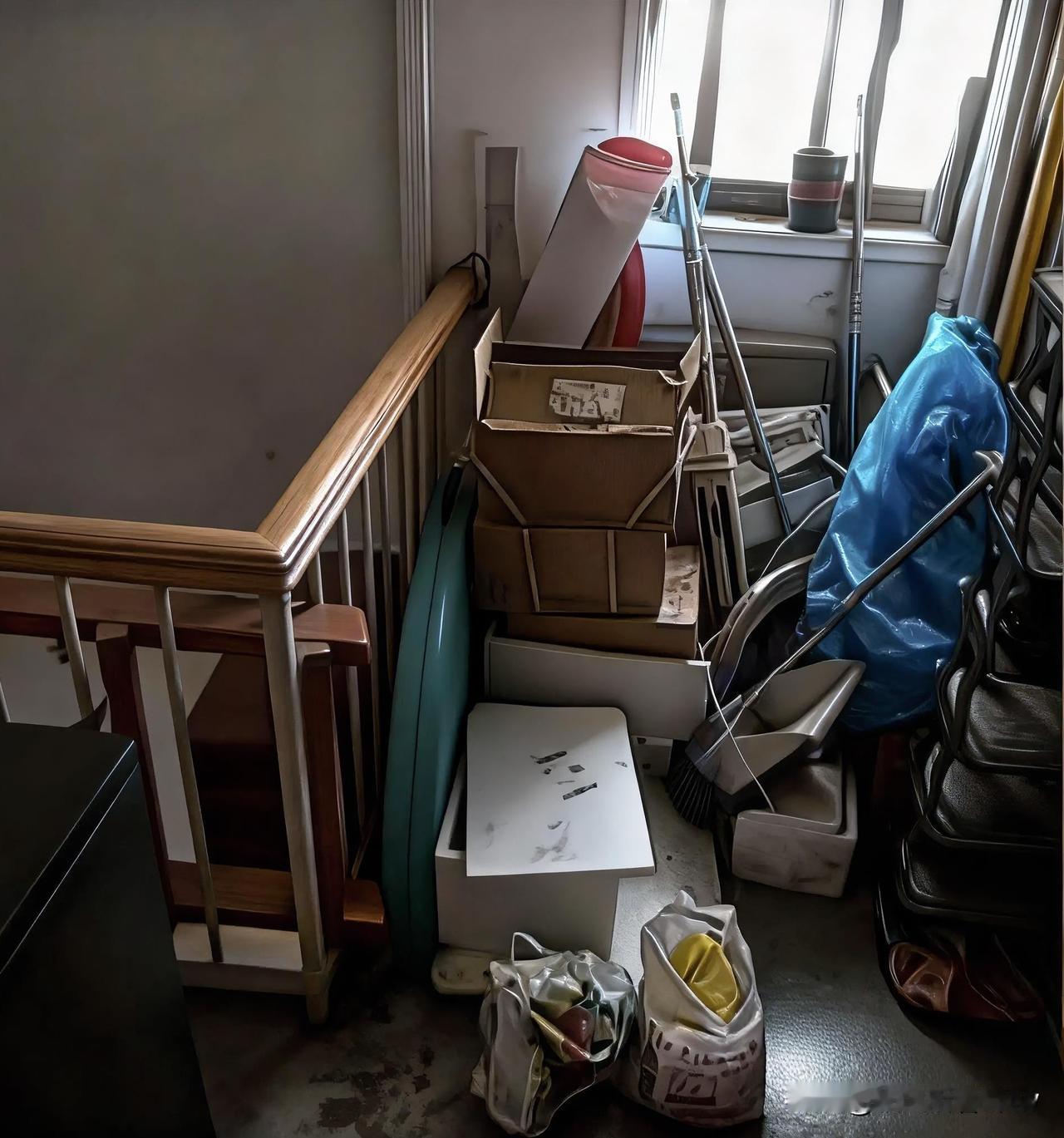 上海3人卷入垃圾纠纷！81岁老人参与肢体冲突，警方立案+当事人退租
 
30岁女