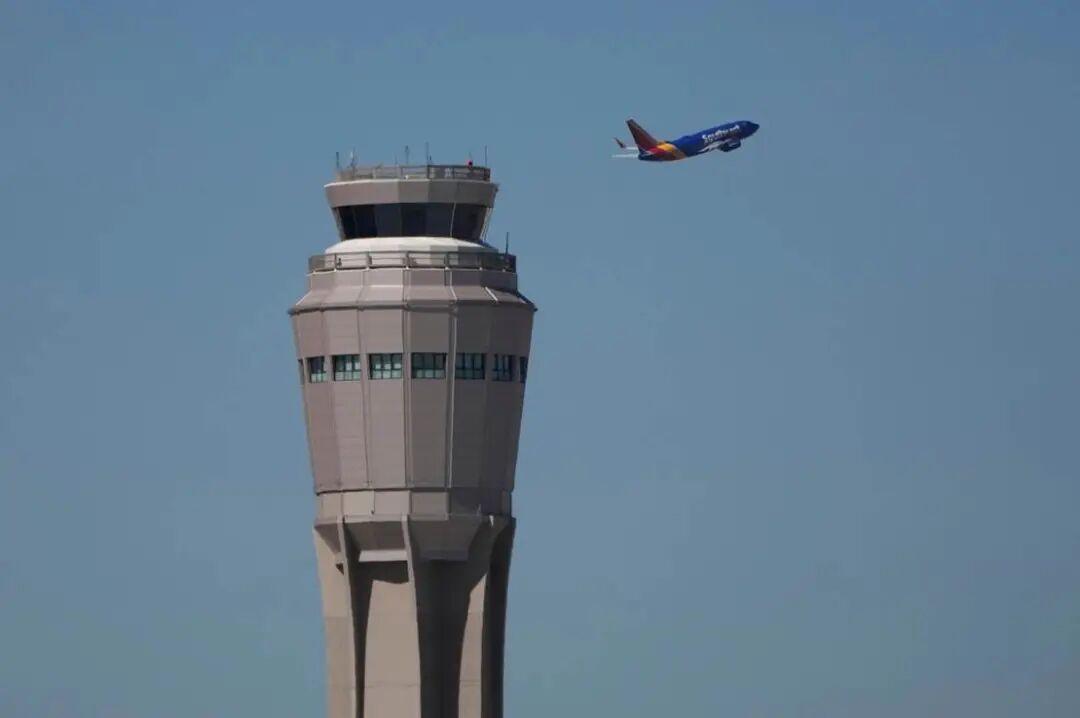 美国联邦政府停摆还看不到结束的迹象，共和党人正继续推进，试图寻找新的办法来减轻政