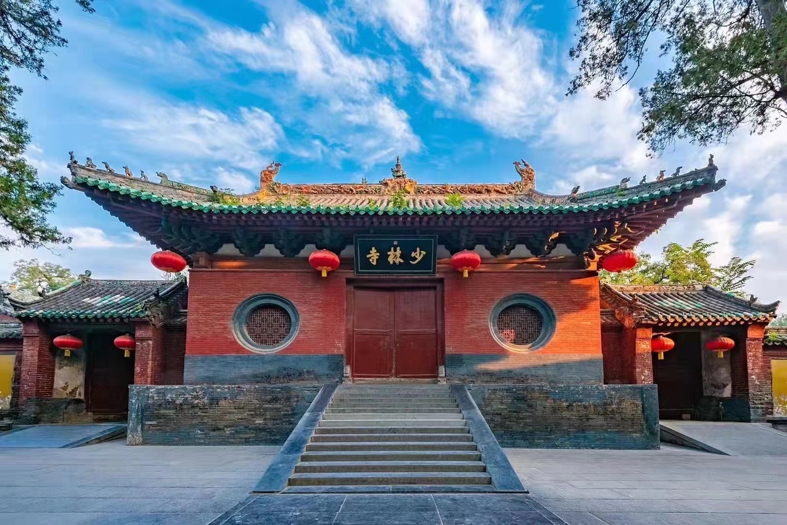 【#少林景区将全面实行线上预约购票#】##少林寺住持释永信被查# 河南嵩山少林文