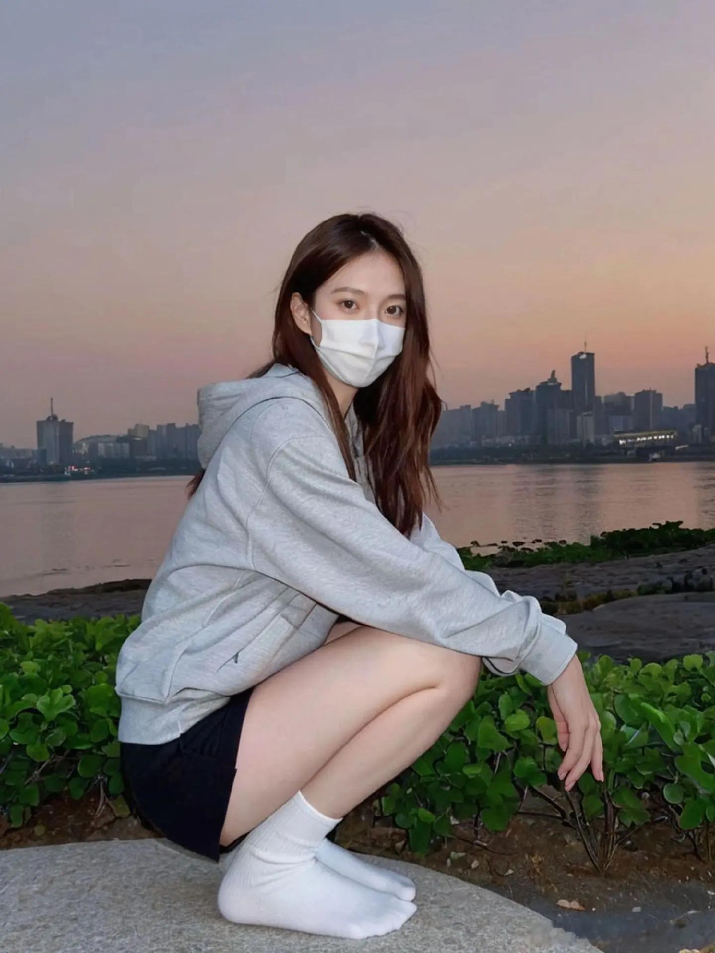 白棉袜运动少女 ​​​