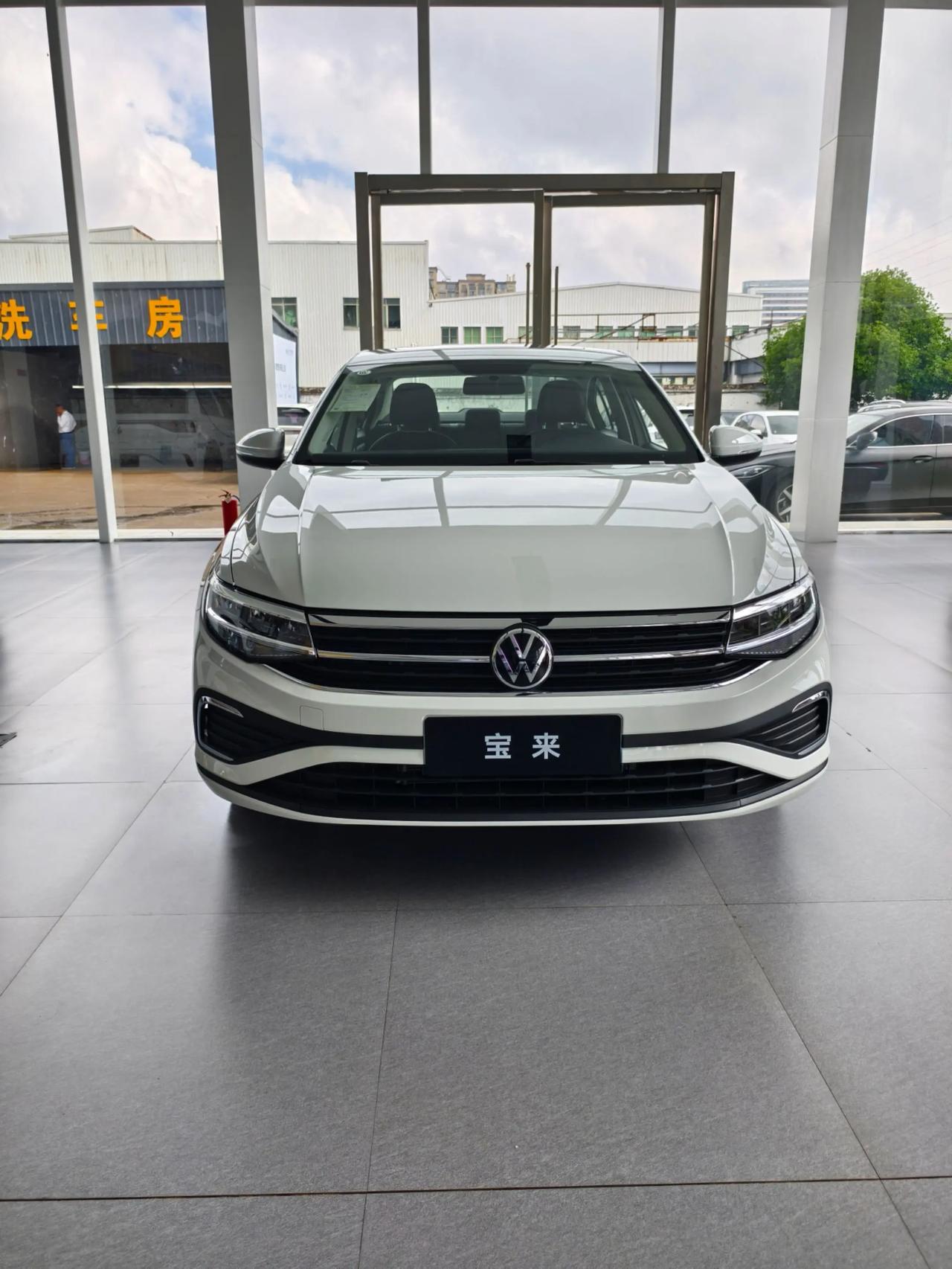 预算5-10万想买台靠谱代步车，二手大众宝来绝对是绕不开的选择。作为德系经典家轿