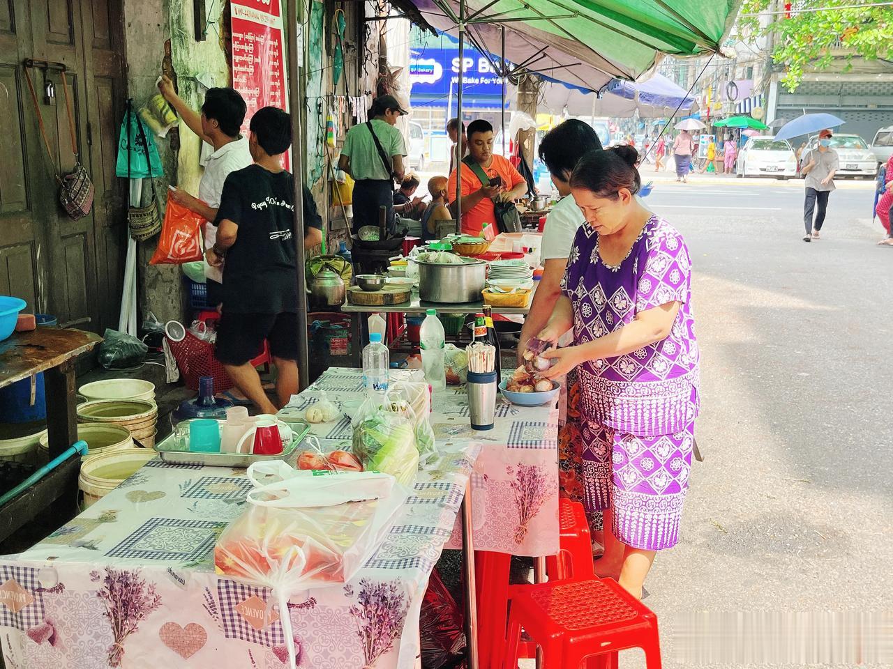 来到嘎腰圣地，和想象的不一样，在这里之前听说非常乱，什么内战什么诈骗什么嘎腰子。