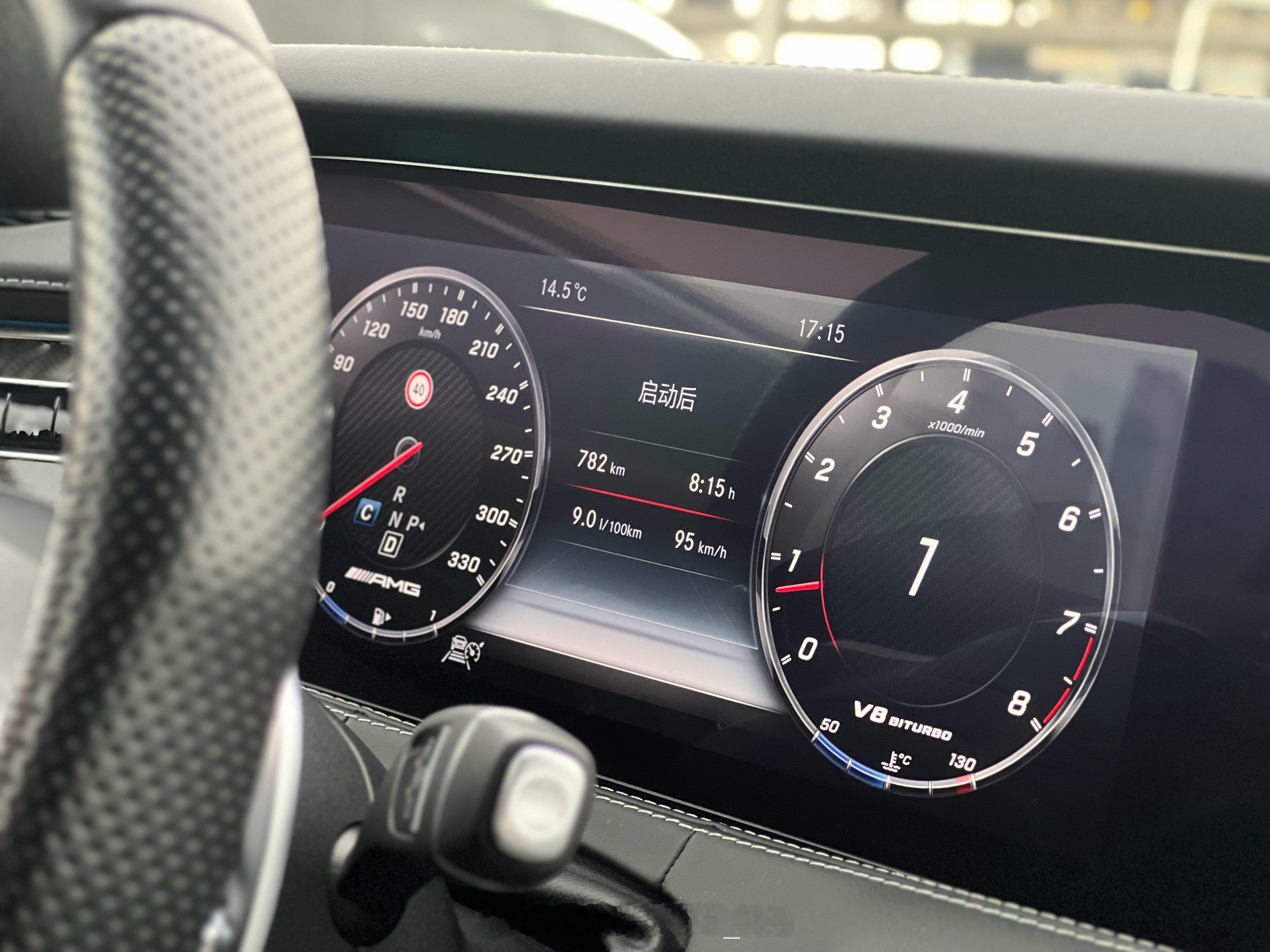 真狠….跑了一次长途…. 直接把这台4.0T V8的油耗干到了9.0L/km ​