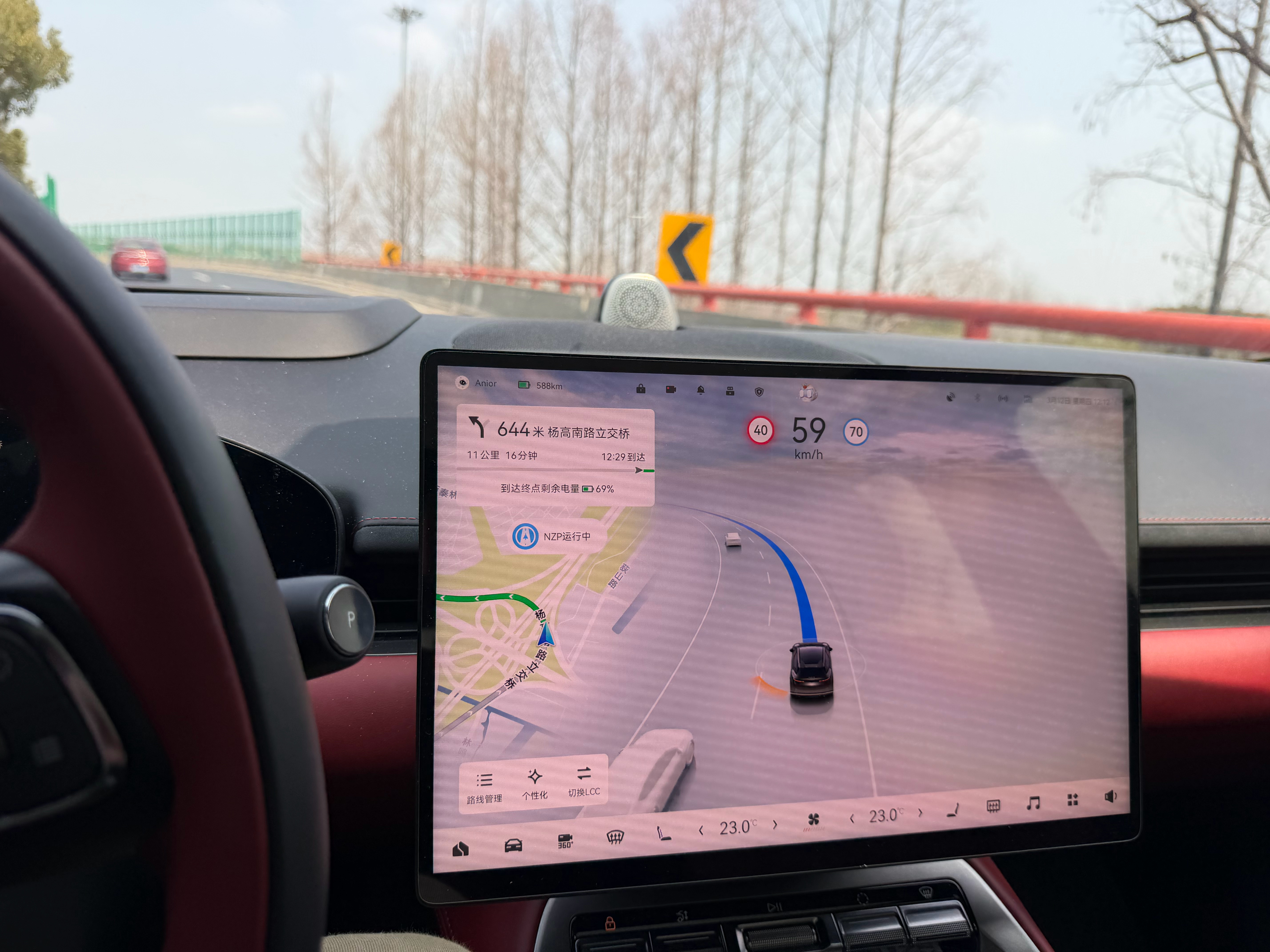 在大曲率转弯⤴️这块，NZP给我的体感最好，无论是车道控制还是车速上限～ 千里浩