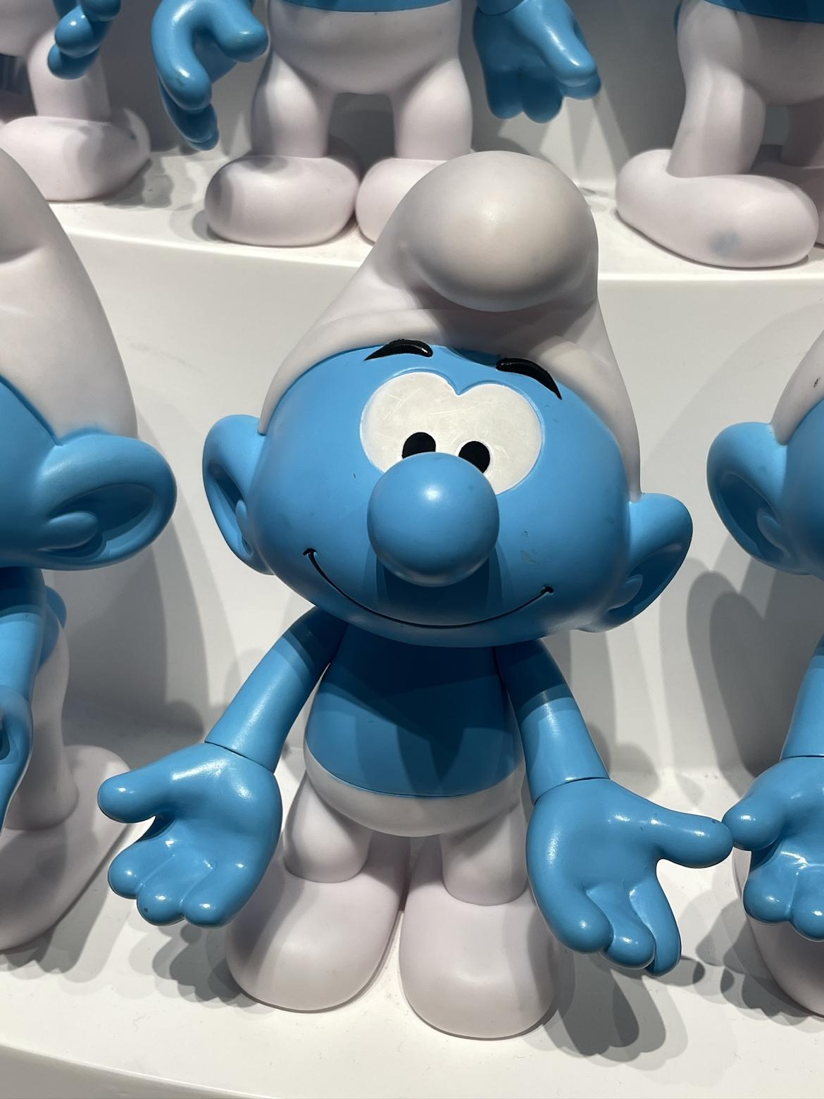 我这会儿正被小感冒折磨着，脑袋晕乎乎的，困意一波接一波。
太阳越升越高，可我却越