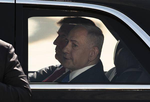 在伊斯兰堡的谈判破裂后双方都是一脸愁容，但是在角落里的内塔尼亚胡露出了一丝微笑，