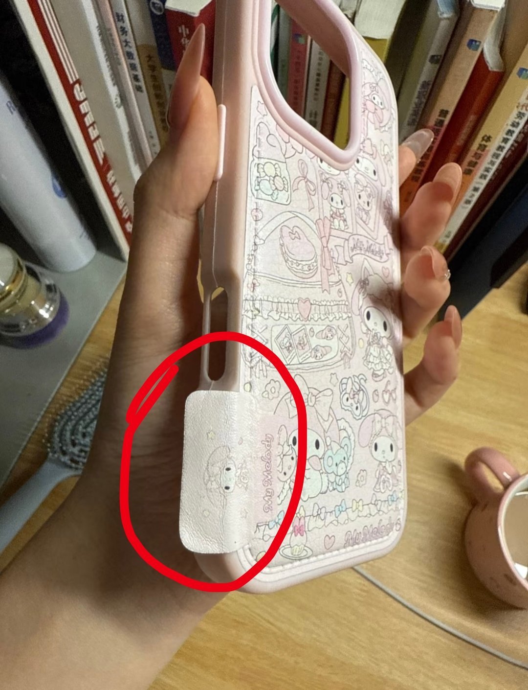 手机壳上的这个小尾巴起到了什么作用？ 