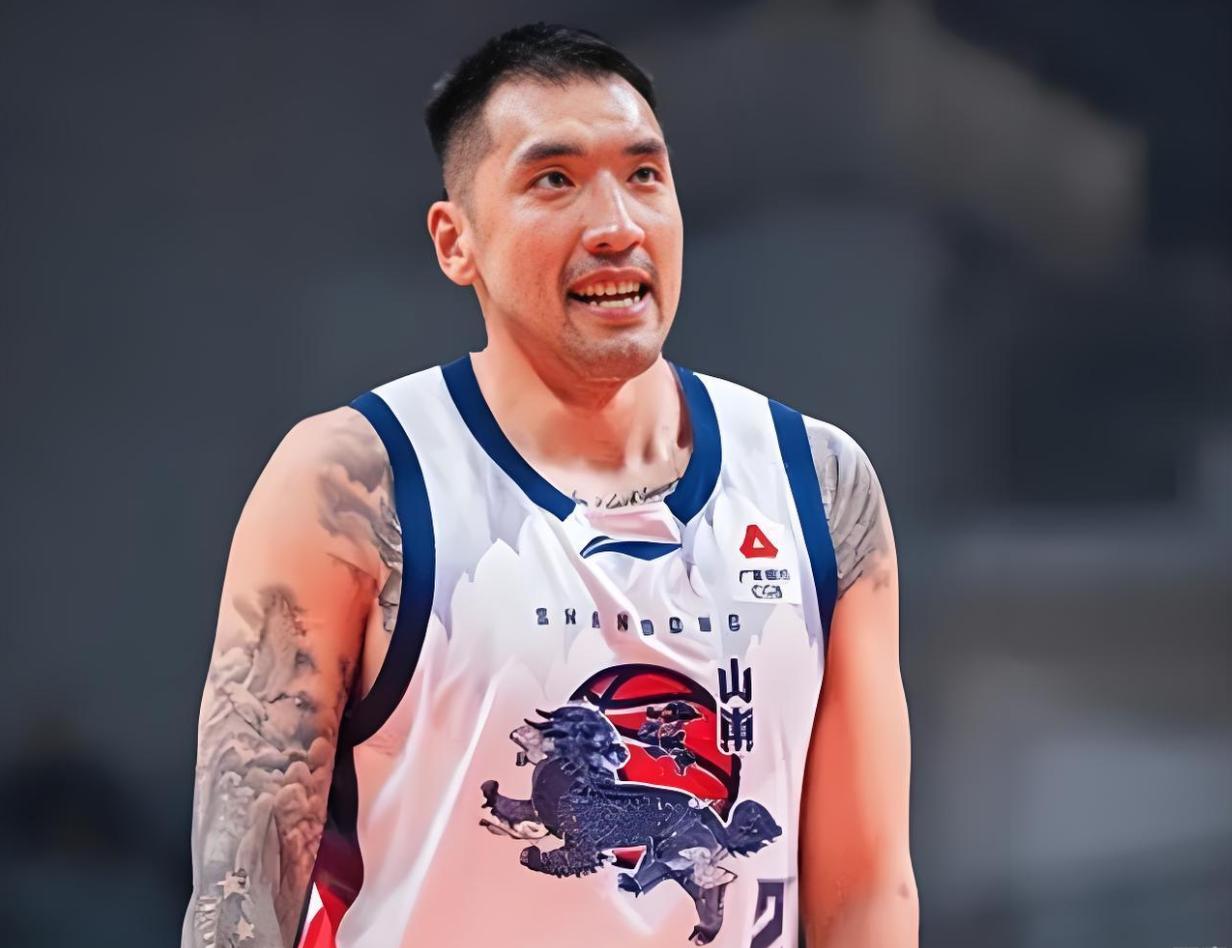 CBA惨烈的比赛！一队被罚掉4人，其中，2人被直接驱逐出场。
CBA常规赛第十轮