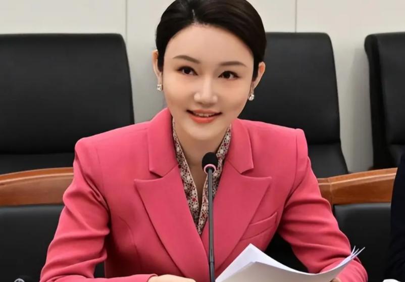 好奇查了下龙洋的出身，不查不知道，一查吓一跳，龙洋根本不是什么资源咖，就是个靠自