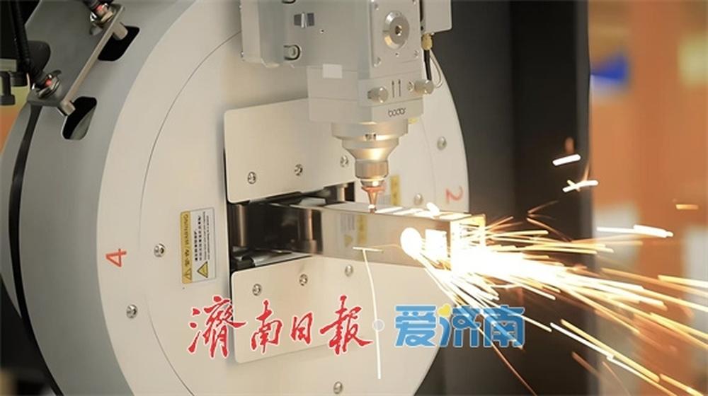济南“追光者”如何站上世界舞台？光，是速度，也是方向。四十余年追光之旅，济南从未