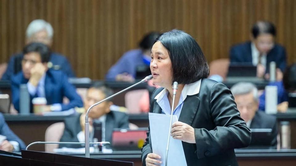 太狠了！
金门选举绿营集体怯战，
陈玉珍民调碾压无对手。


金门县长选举，
交