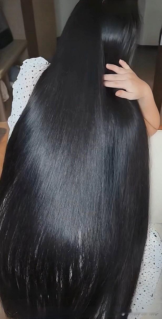 乌黑亮丽的长发，永远是女性美的体现[爱慕][爱慕][爱慕][爱慕]